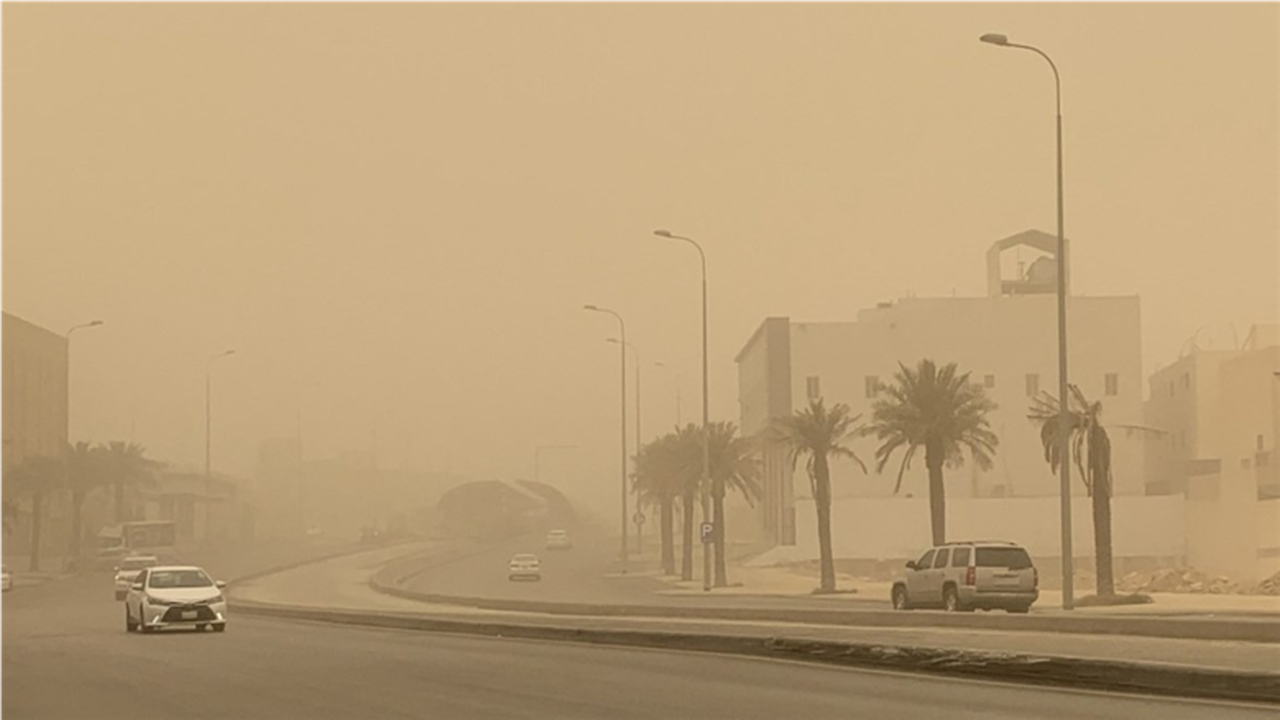 رياح مُحمَّلة بالأتربة تضرب 3 مناطق غدًا.. و«الأرصاد» تُوصي المواطنين بـالكمامة| عاجل